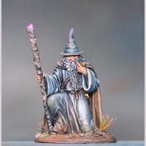 DSM7381 : Kneeling Mage with Staff