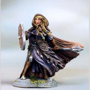 DSM7121 : Female Cleric with Mace