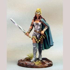 DSM7213 : Female Warrior with Dragon Helm