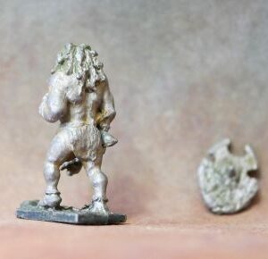 VM13 : Minifigs ARN2 Neanderthal with Club & Shield